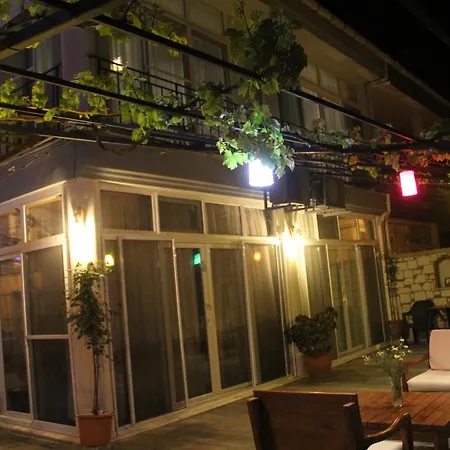 Balim Sultany Oda ve Kahvaltı Çeşme